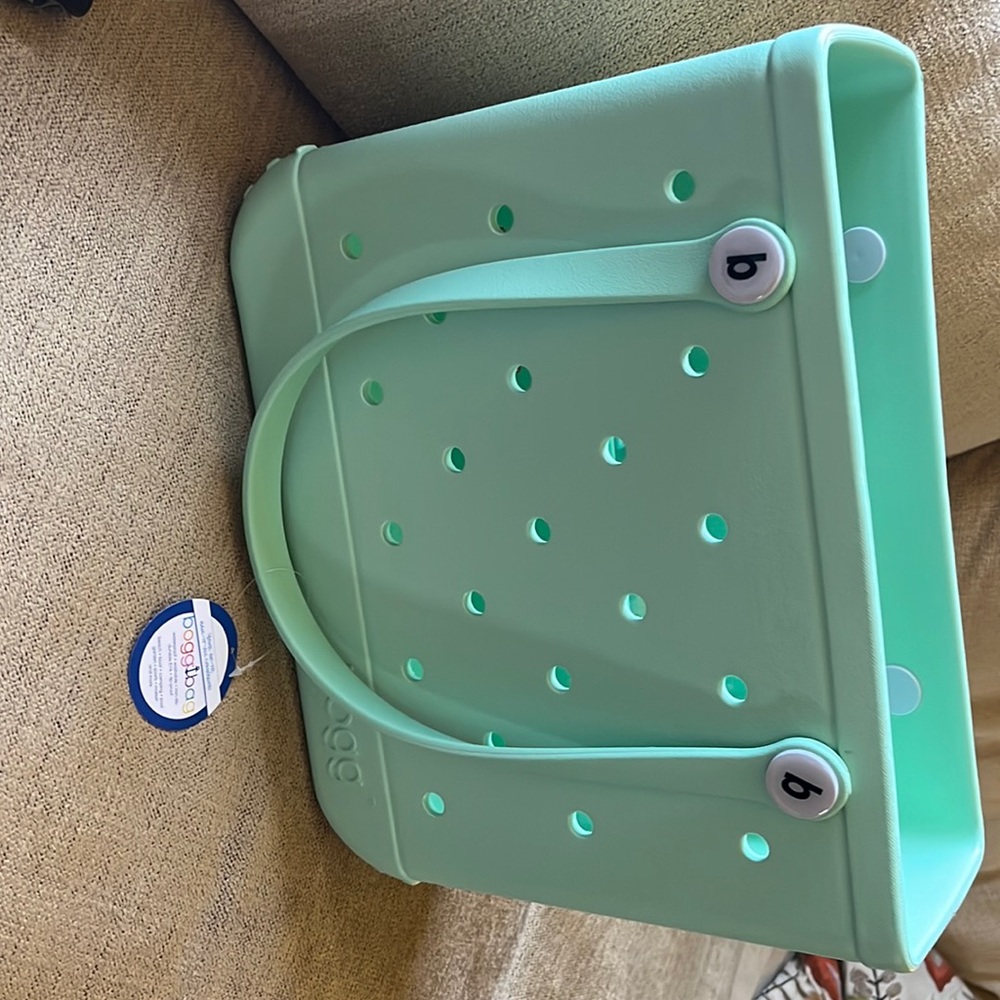 New with tags Bogg Bag in aqua. Great bag, so versatile!